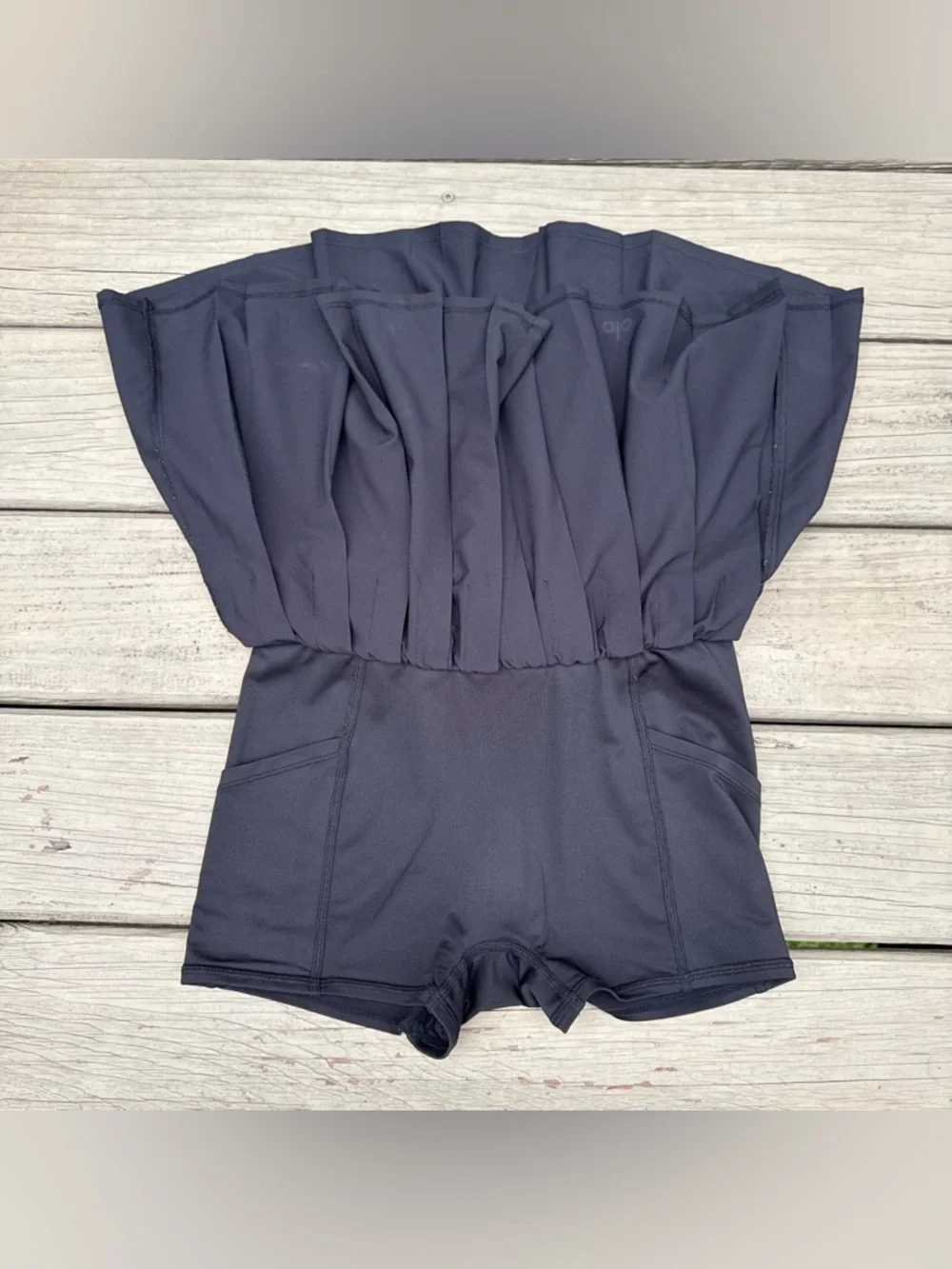 Alo Yoga Varsity Tennis Pleated Skirt in black size XS